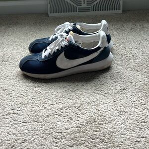 Nike Men’s Navy Shoes (size 9.5)
